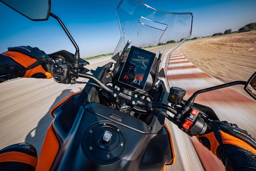 KTM V8 TFT dash