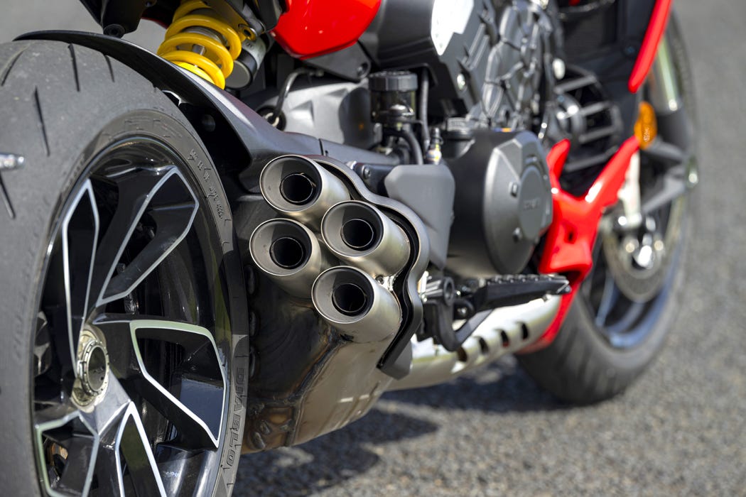 Ducati-Diavel-Exhaust-Design